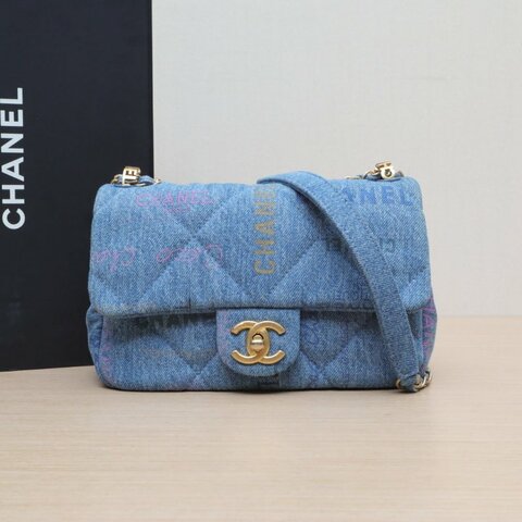 CHANEL 22PCF口蓋包藍色牛仔晶片開金扣LOGO印花肩背包