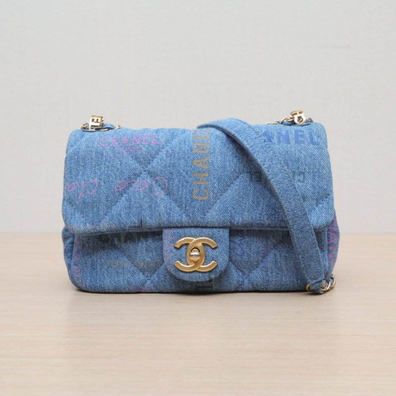 CHANEL 22PCF口蓋包藍色牛仔晶片開金扣LOGO印花肩背包-1