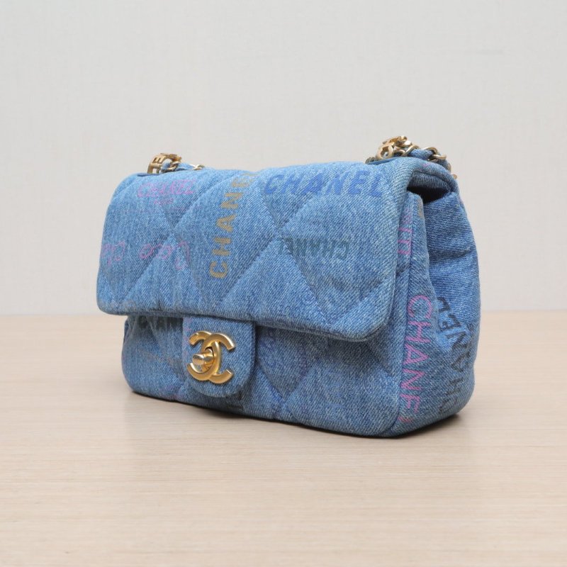 CHANEL 22PCF口蓋包藍色牛仔晶片開金扣LOGO印花肩背包-3