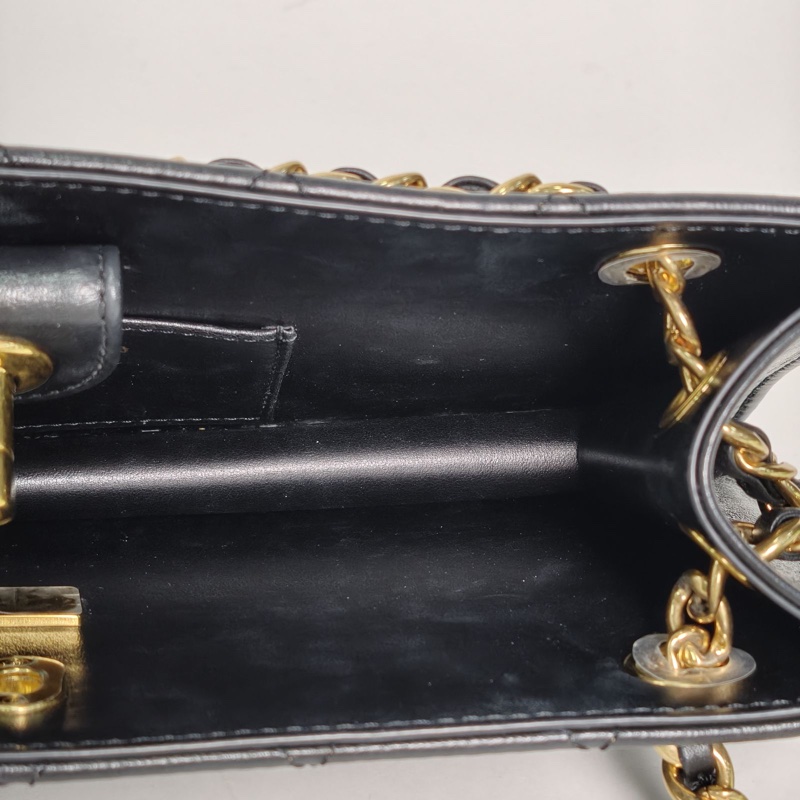CHANEL 黑色羊皮晶片金扣24K橫版法棍包LOGO吊墜皮穿鏈-5