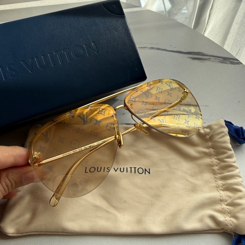 lv漸層飛行員墨鏡真的很好看🥲🖤🖤