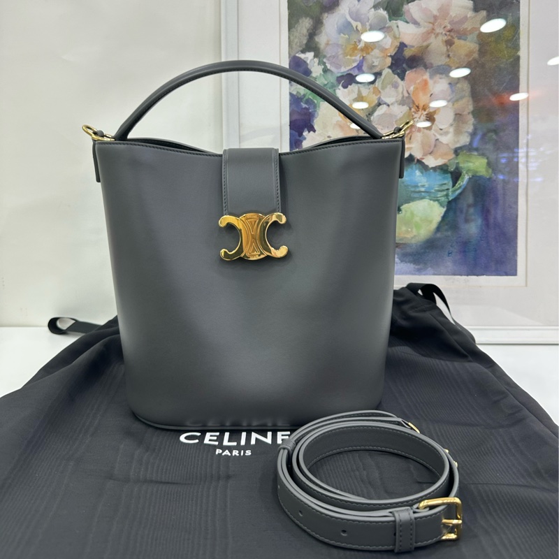 CELINE賽琳 LOUISE中號黑金凱旋門水桶包-1