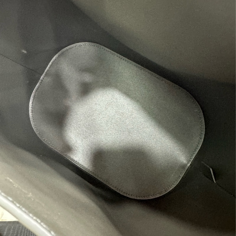 CELINE賽琳 LOUISE中號黑金凱旋門水桶包-7