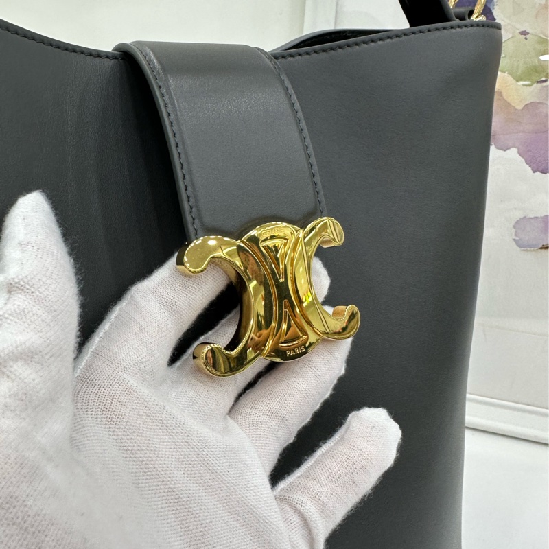 CELINE賽琳 LOUISE中號黑金凱旋門水桶包-9