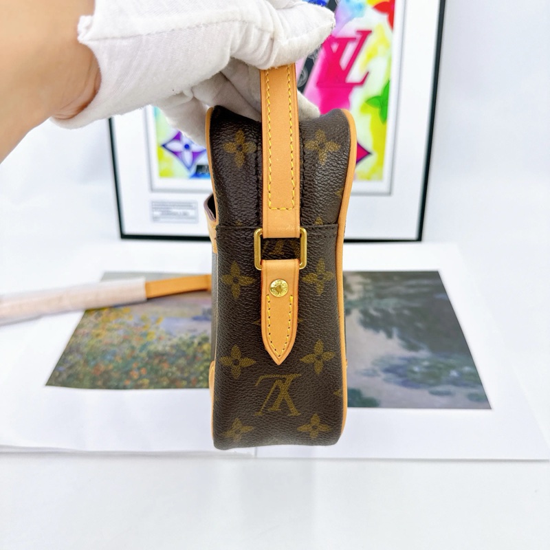 Louis Vuitton • 經典老花相機包 26-4