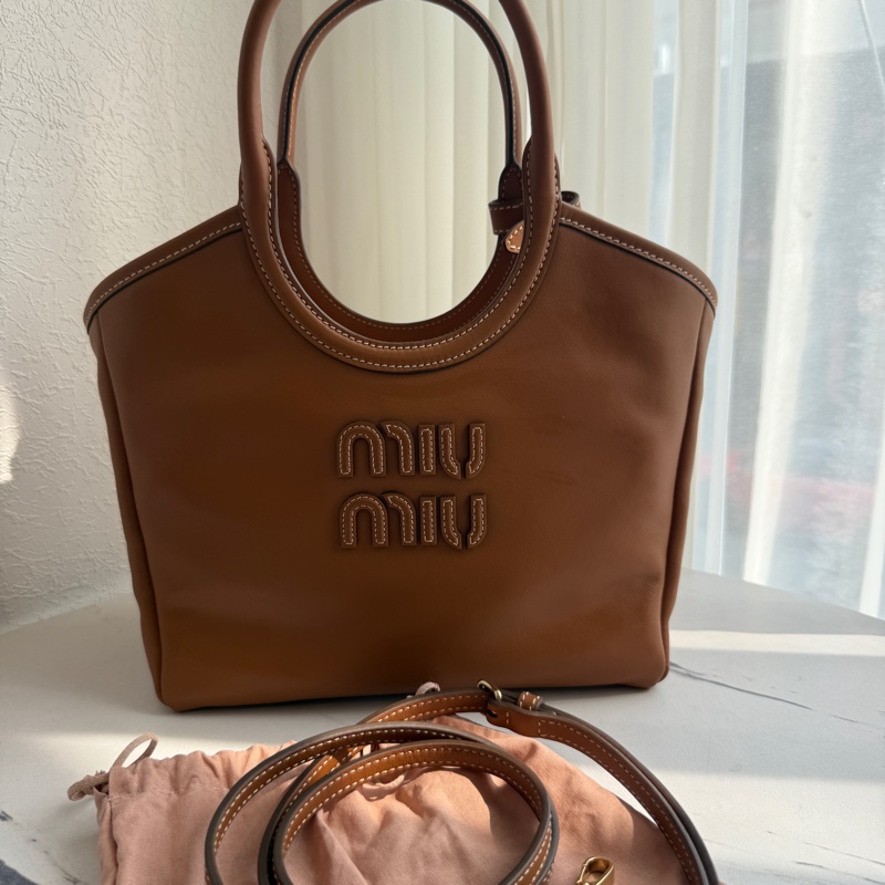 Miumiu焦糖色手提兩用包 認真爆好看-0