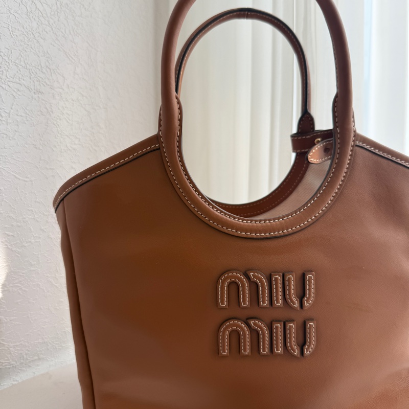 Miumiu焦糖色手提兩用包 認真爆好看-1