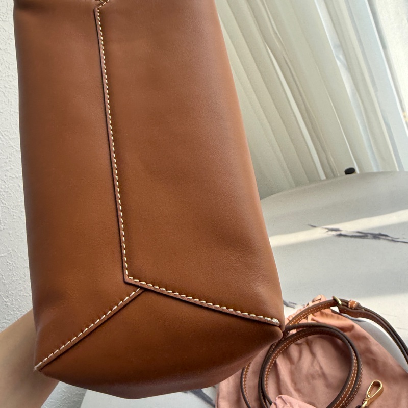 Miumiu焦糖色手提兩用包 認真爆好看-12