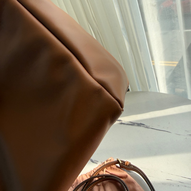 Miumiu焦糖色手提兩用包 認真爆好看-15