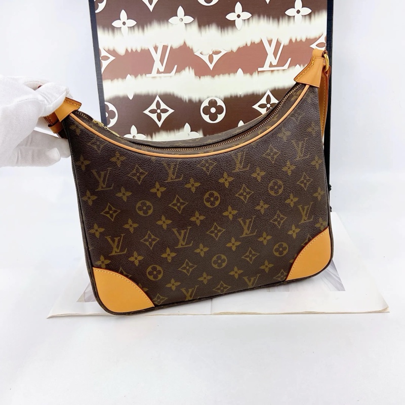 Louis Vuitton • 經典老花牛角包-1