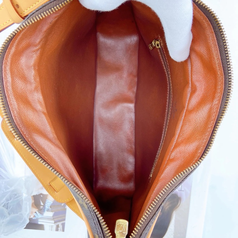 Louis Vuitton • 經典老花牛角包-7