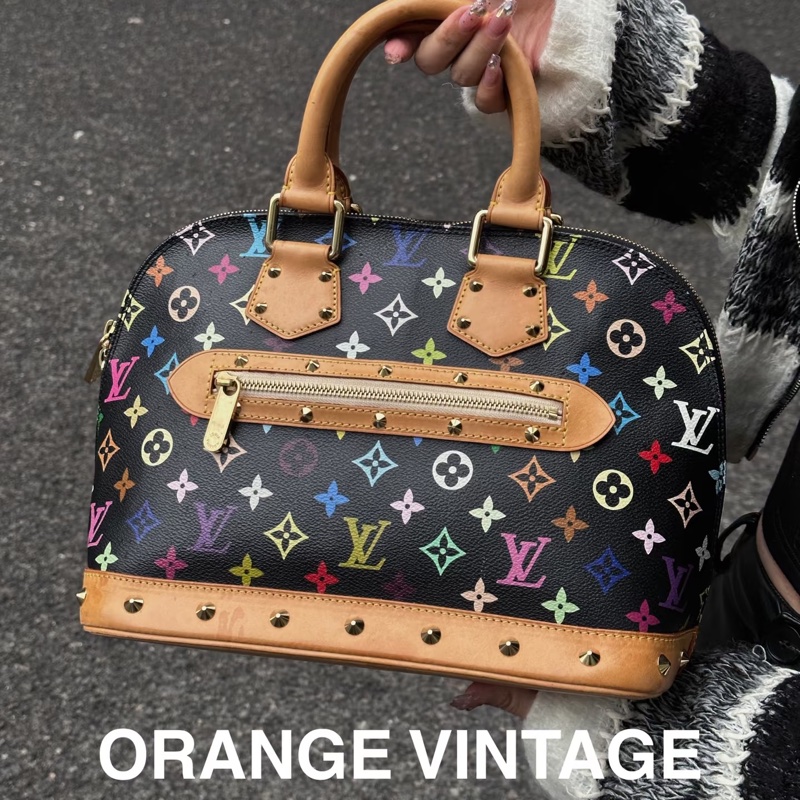 Louis Vuitton • 經典黑三彩老花卯釘貝殼包-1