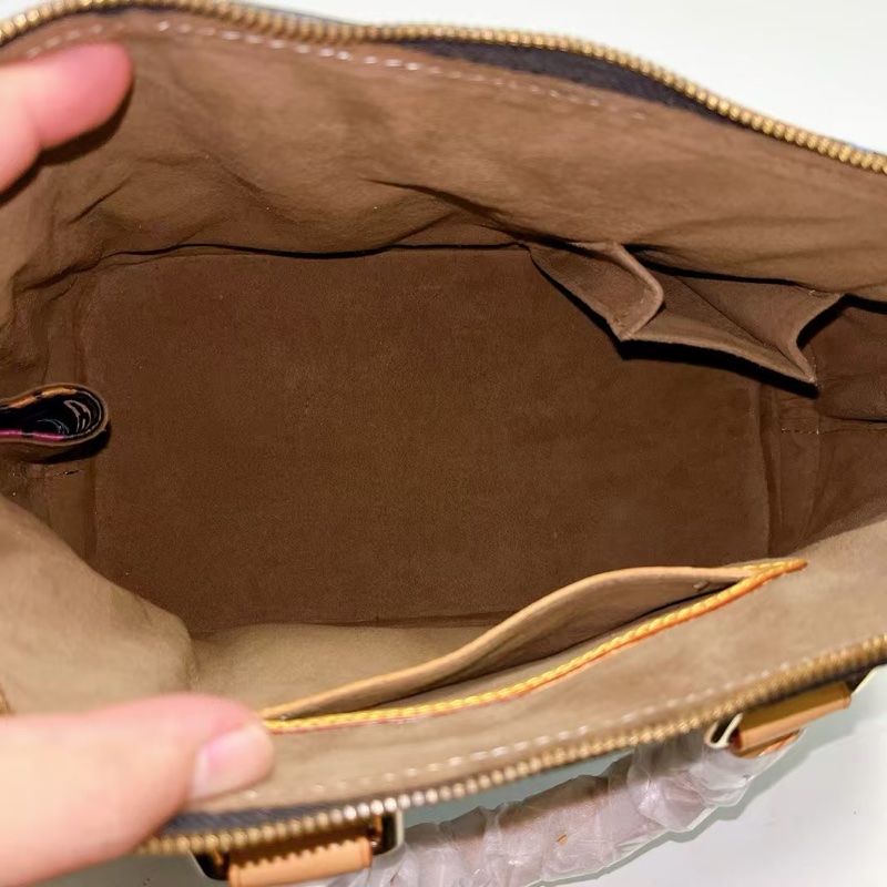 Louis Vuitton • 經典黑三彩老花卯釘貝殼包-10