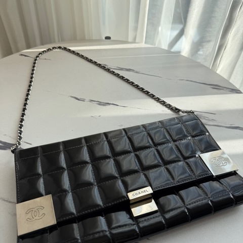 Chanel漆皮晚宴包肩背包