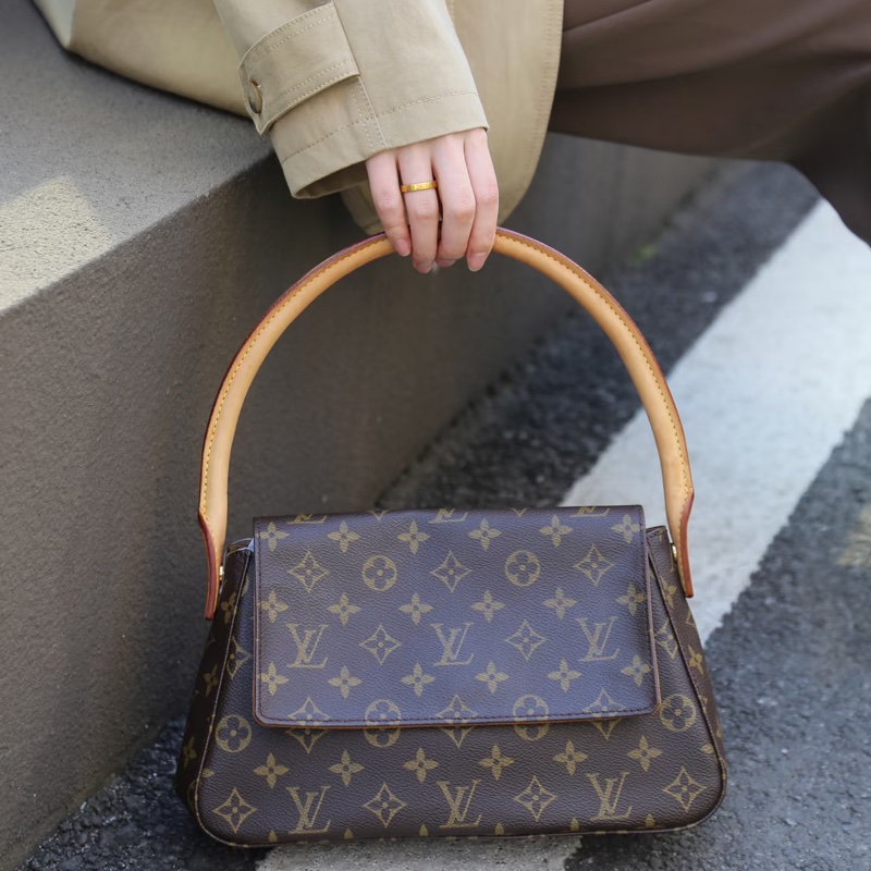 Louis Vuitton • Looping 經典老花翻蓋腋下包 小號-1