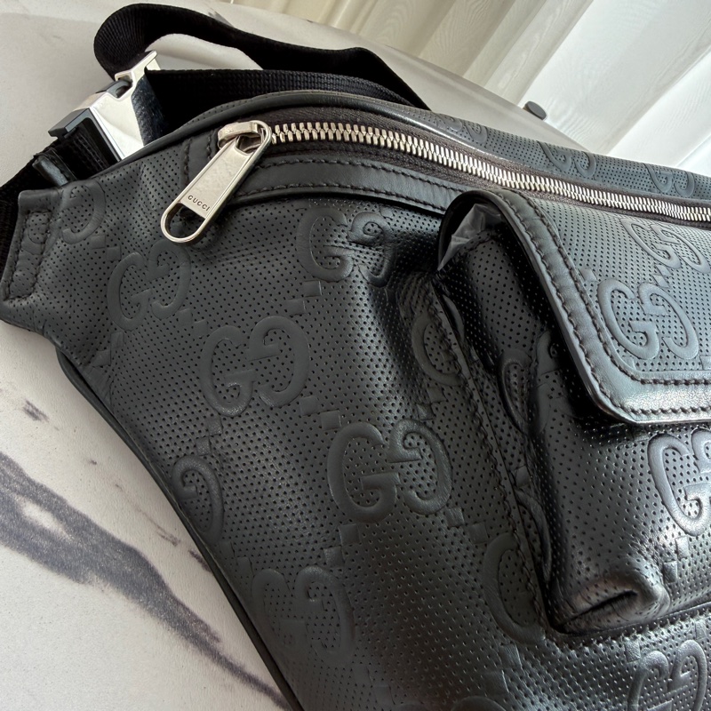Gucci 胸包很輕也大-1