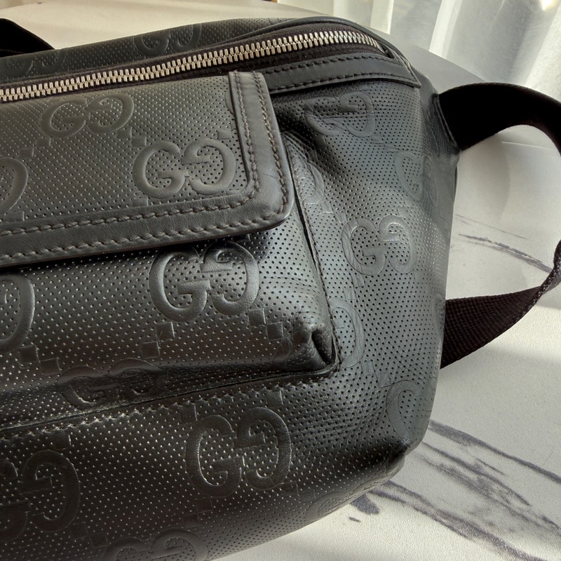Gucci 胸包很輕也大-4