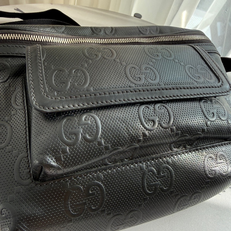 Gucci 胸包很輕也大-5