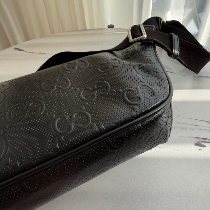 Gucci 胸包很輕也大-6