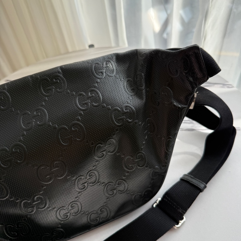 Gucci 胸包很輕也大-8