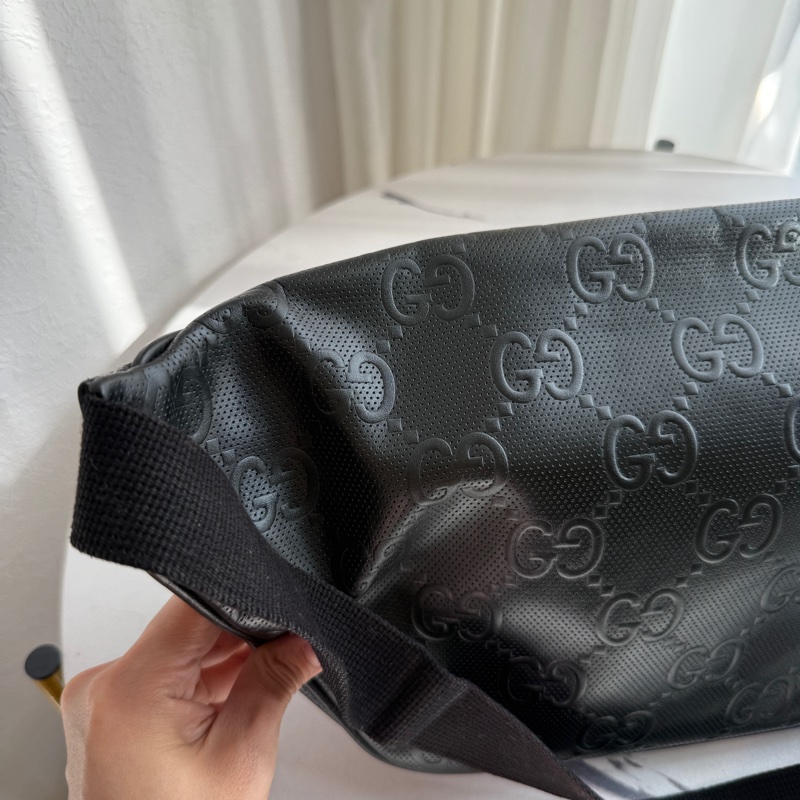 Gucci 胸包很輕也大-9