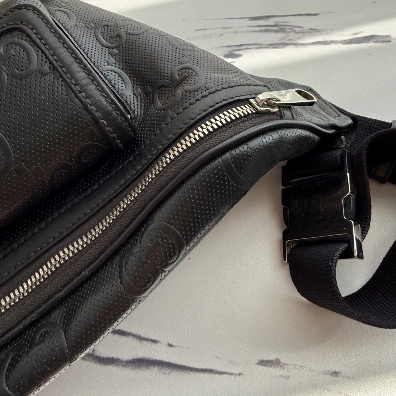 Gucci 胸包很輕也大-12