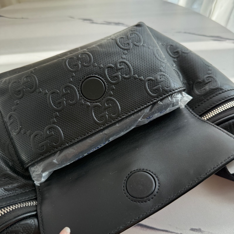 Gucci 胸包很輕也大-13