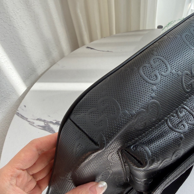 Gucci 胸包很輕也大-14