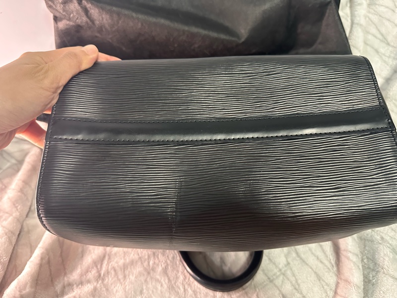 LV黑色epi 水波紋 speedy 25-3