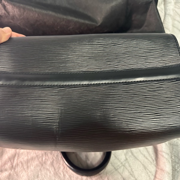 LV黑色epi 水波紋 speedy 25-8