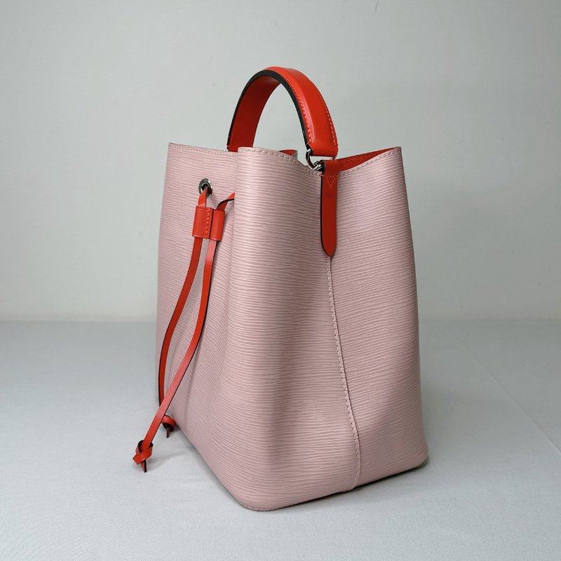 LV 粉色EPI水波紋水桶包-3