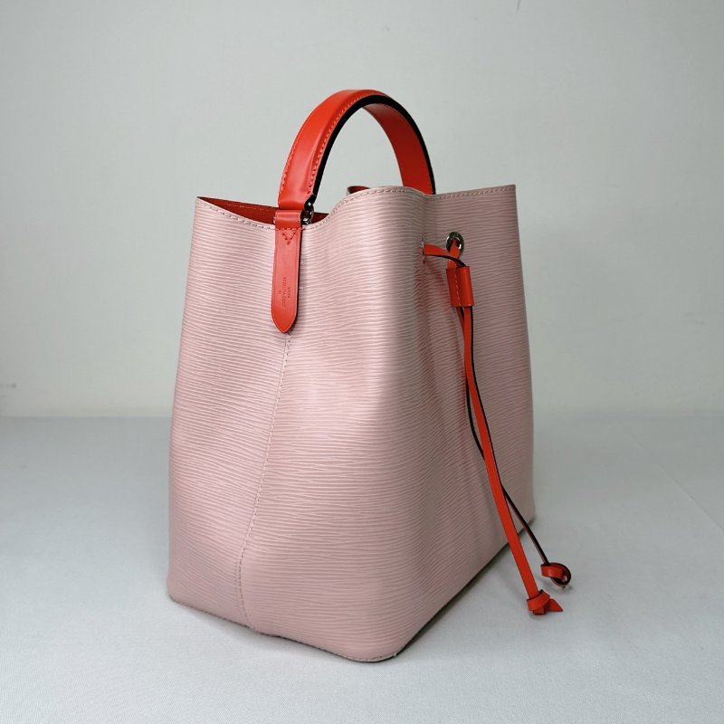 LV 粉色EPI水波紋水桶包-4