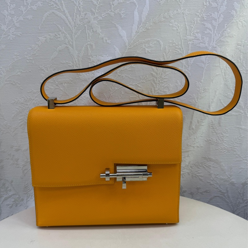 這款手袋是Hermès 的Verrou 21，採用了標誌性的門閂鎖-0