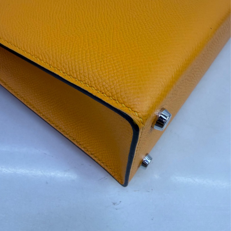 這款手袋是Hermès 的Verrou 21，採用了標誌性的門閂鎖-3