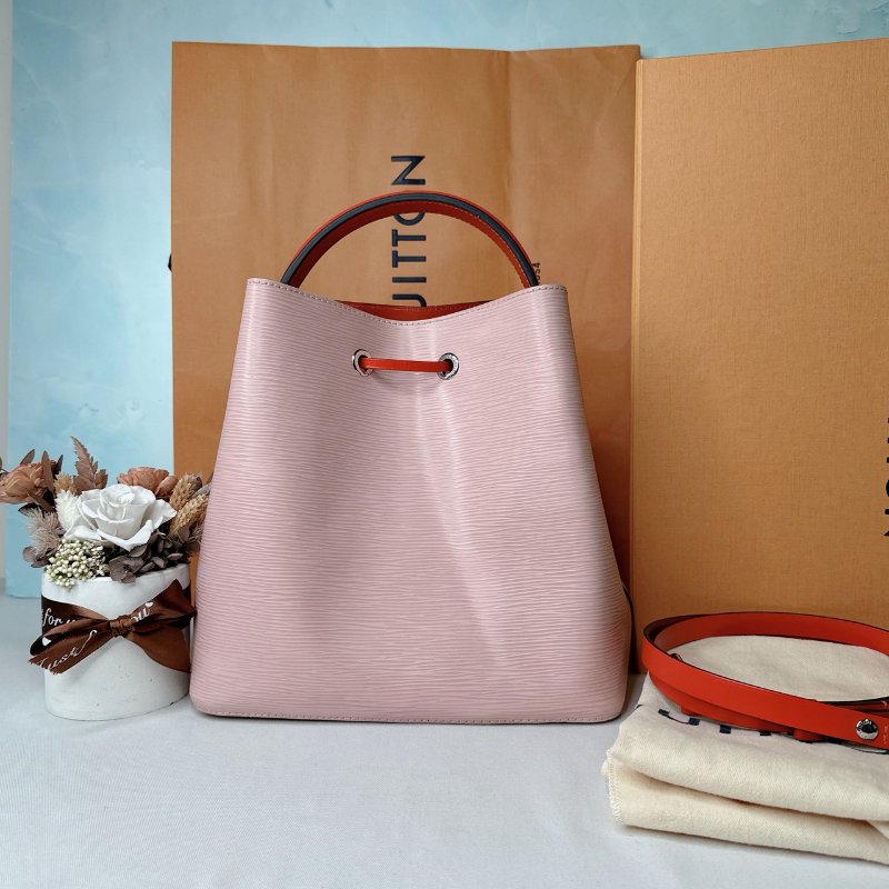 LV 粉色水波紋水桶包-1