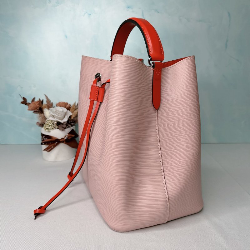 LV 粉色水波紋水桶包-2