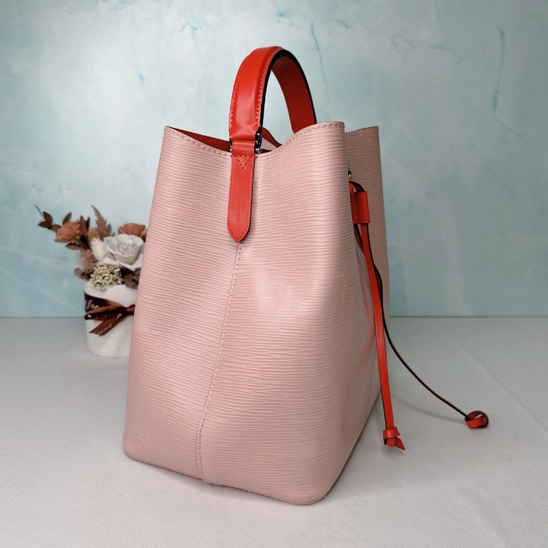 LV 粉色水波紋水桶包-3