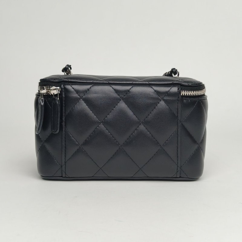 CHANEL 長盒子化妝包黑色羊皮鐳射標漸變雙C金屬扣肩背包-2