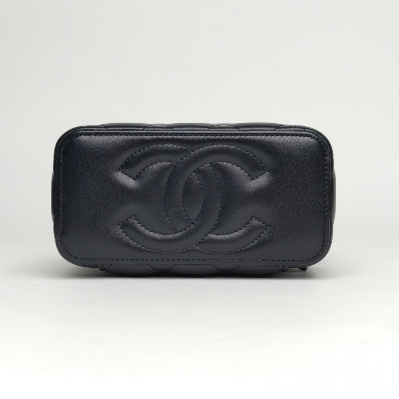 CHANEL 長盒子化妝包黑色羊皮鐳射標漸變雙C金屬扣肩背包-4