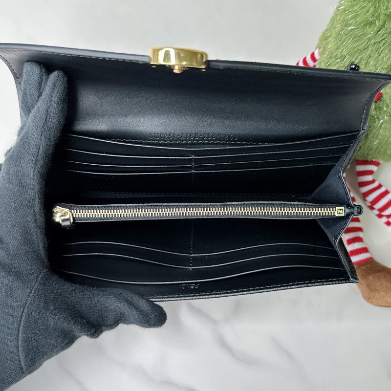 FENDI 圓扣信封長夾-6