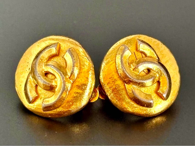 香奈兒1951 金色熔岩雙C圓形耳夾 99新-1