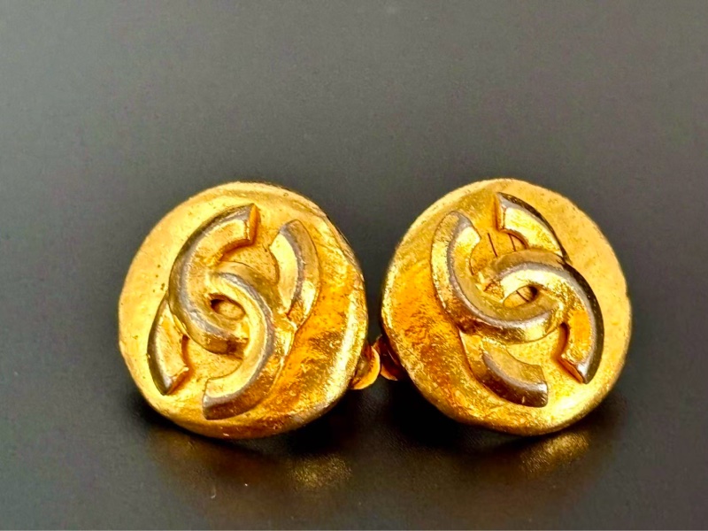 香奈兒1951 金色熔岩雙C圓形耳夾 99新-2