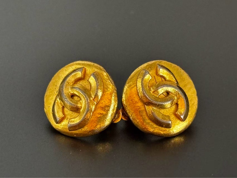 香奈兒1951 金色熔岩雙C圓形耳夾 99新-3