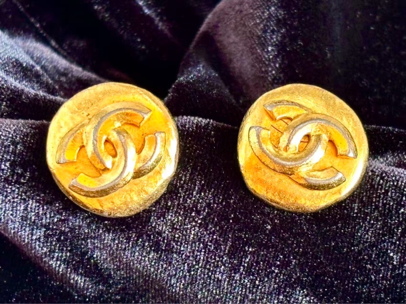 香奈兒1951 金色熔岩雙C圓形耳夾 99新-4