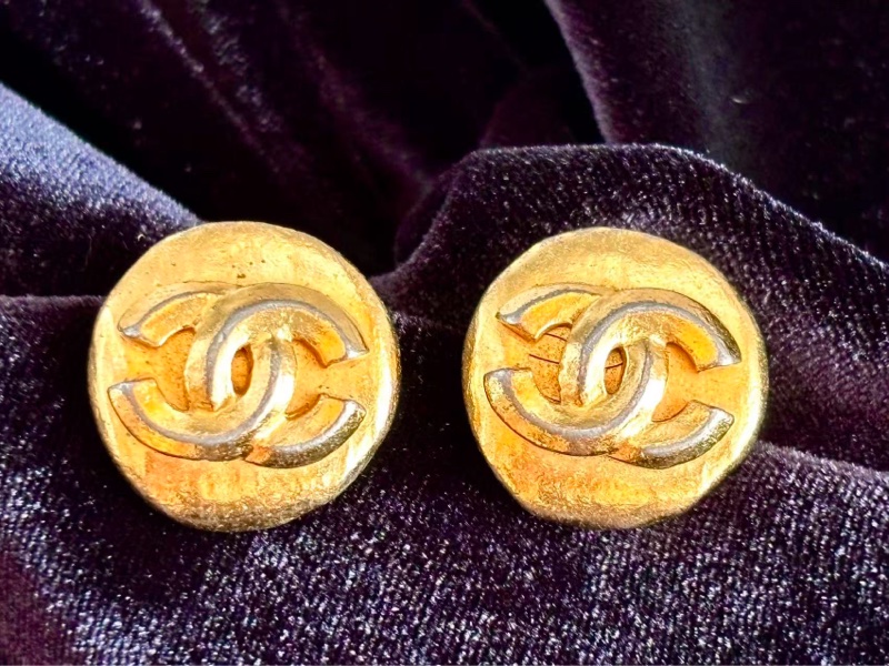 香奈兒1951 金色熔岩雙C圓形耳夾 99新-5
