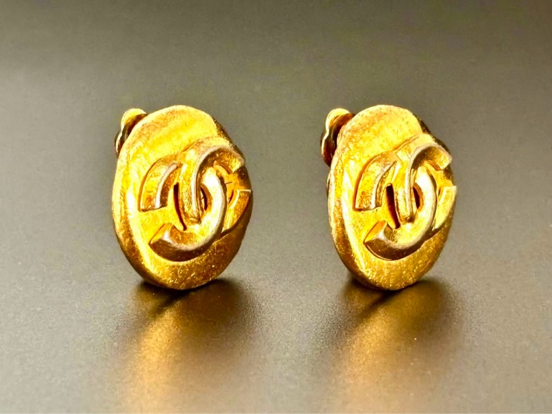 香奈兒1951 金色熔岩雙C圓形耳夾 99新-6