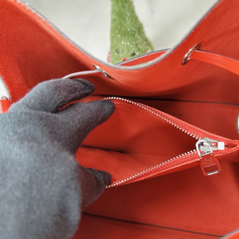 LV EPI水波紋水桶包-5