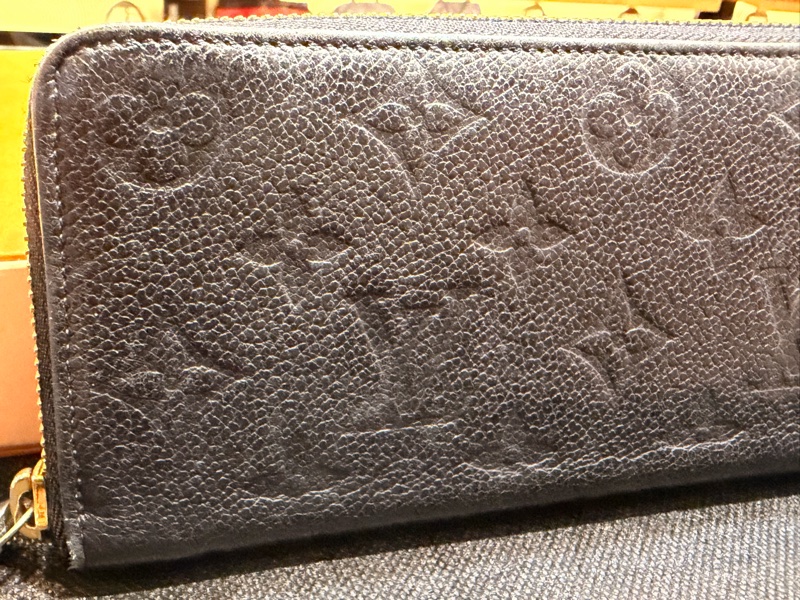 LV clemence 8卡黑牛皮長夾-5