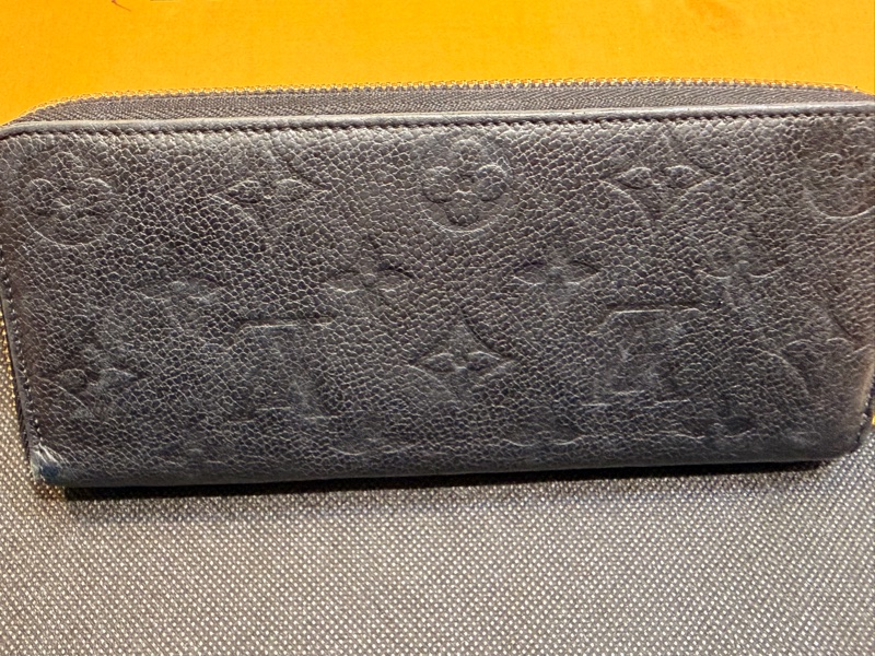 LV clemence 8卡黑牛皮長夾-6