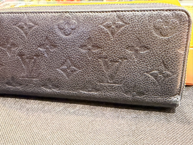 LV clemence 8卡黑牛皮長夾-7